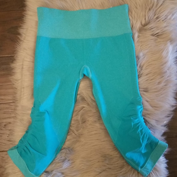 Lululemon in the flow crop  cosmic teal - Picture 7 of 7